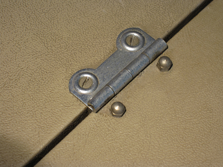 KB Discomatic outer lid hinge